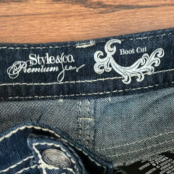 NWOT Style & Co premium embellished jeans size 6 boot cut. - Picture 3 of 14